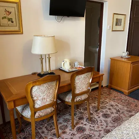 Kapitan Hotel *